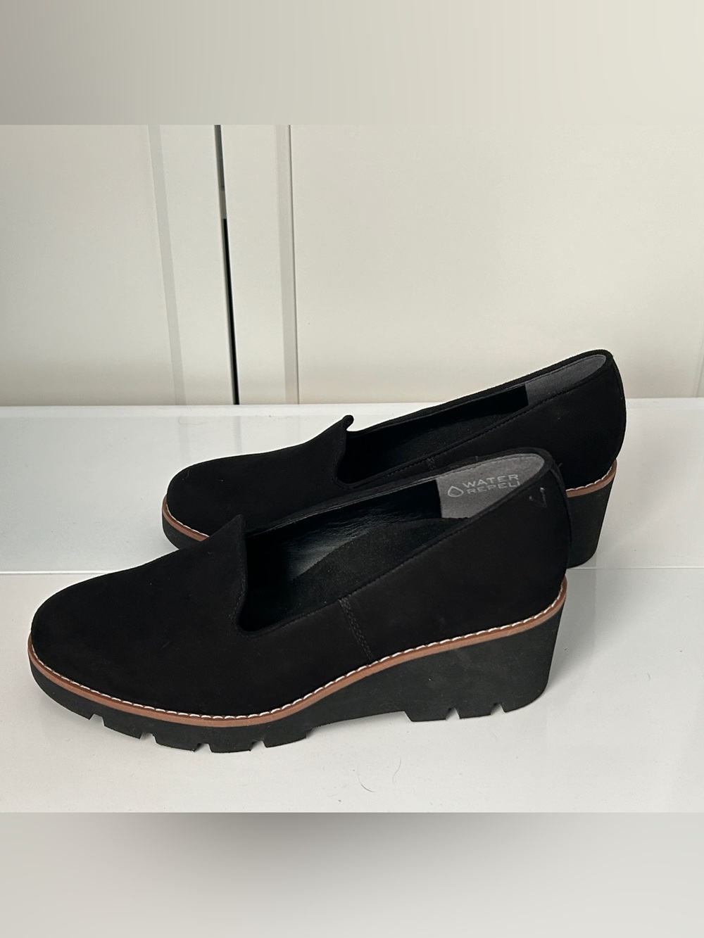 Vionic Willa Wedge Womens Size 8 W Black Suede Water Repellent Loafers Lug Sole